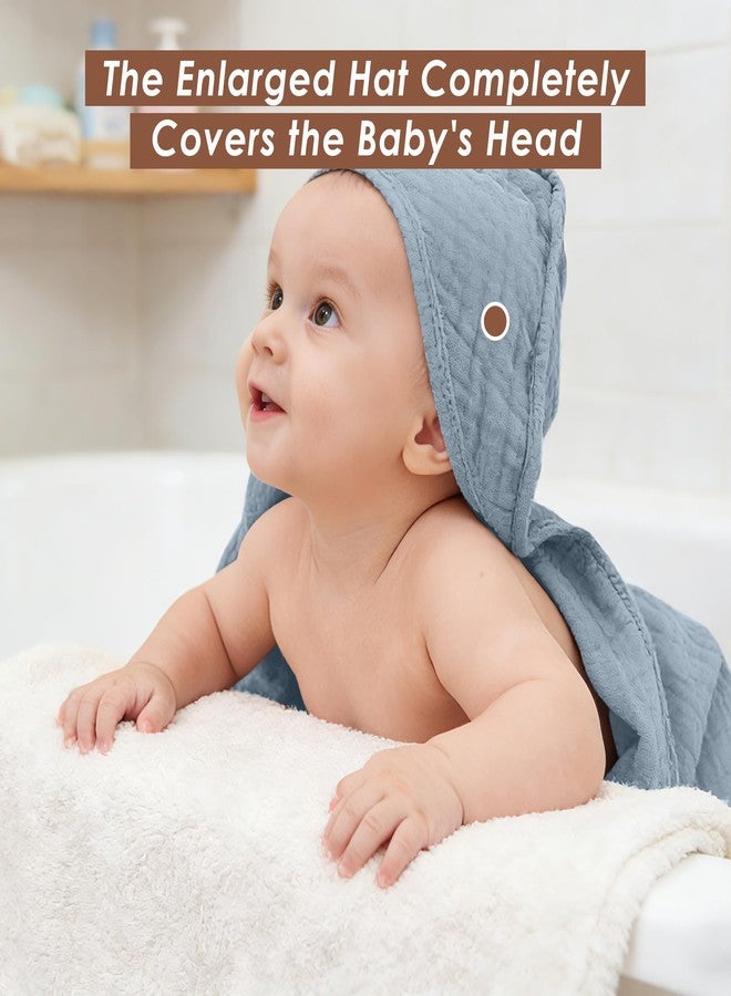 Ease Cubs مجموعة من 3 مناشف أطفال من الموسلين بغطاء للرأس من إيز كابس، مصنوعة من القطن بنسبة 100%، فائقة النعومة والامتصاص، مناسبة للأطفال الرضع والأطفال الصغار وحديثي الولادة (سلسلة الرمادي والأزرق الداكن، 32 بوصة × 32 بوصة). - Image 5